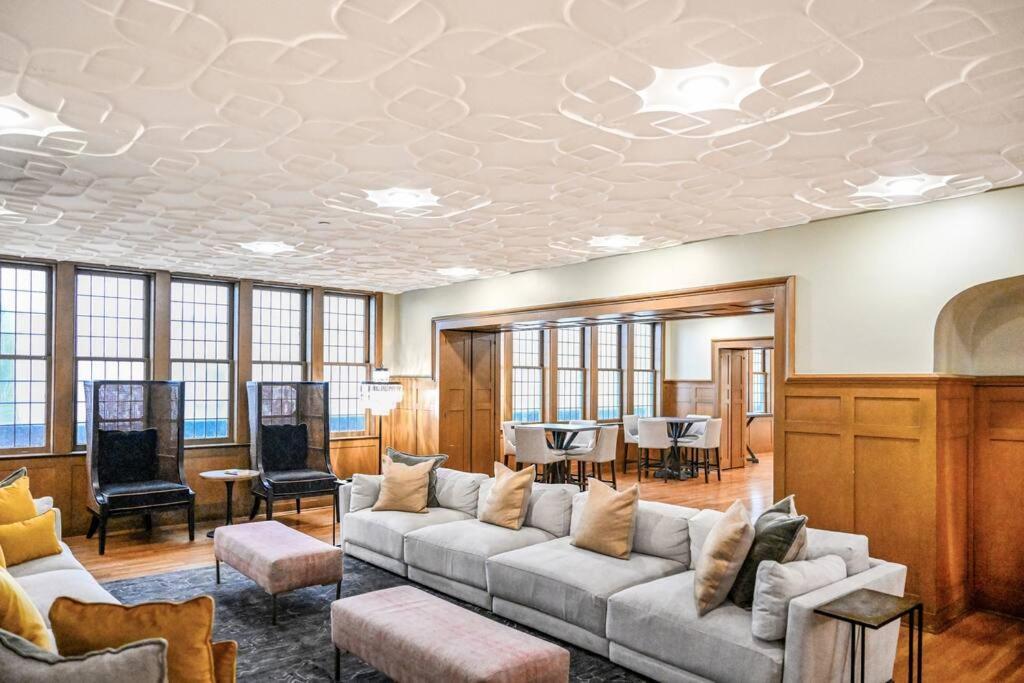 2Br Unit In The Heart Of Dt With View Of Playhouse Square, Pool & Gym Access- 305 Leilighet Cleveland Eksteriør bilde