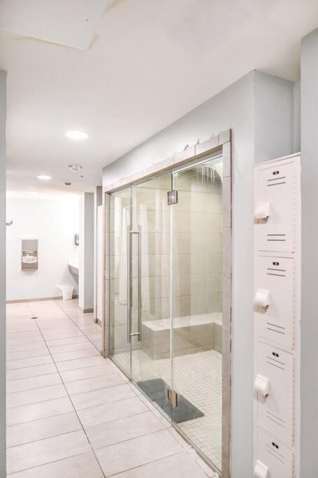 2Br Unit In The Heart Of Dt With View Of Playhouse Square, Pool & Gym Access- 305 Leilighet Cleveland Eksteriør bilde