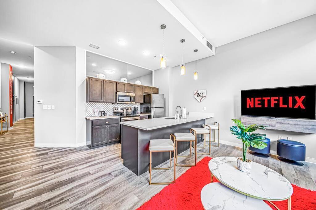 2Br Unit In The Heart Of Dt With View Of Playhouse Square, Pool & Gym Access- 305 Leilighet Cleveland Eksteriør bilde