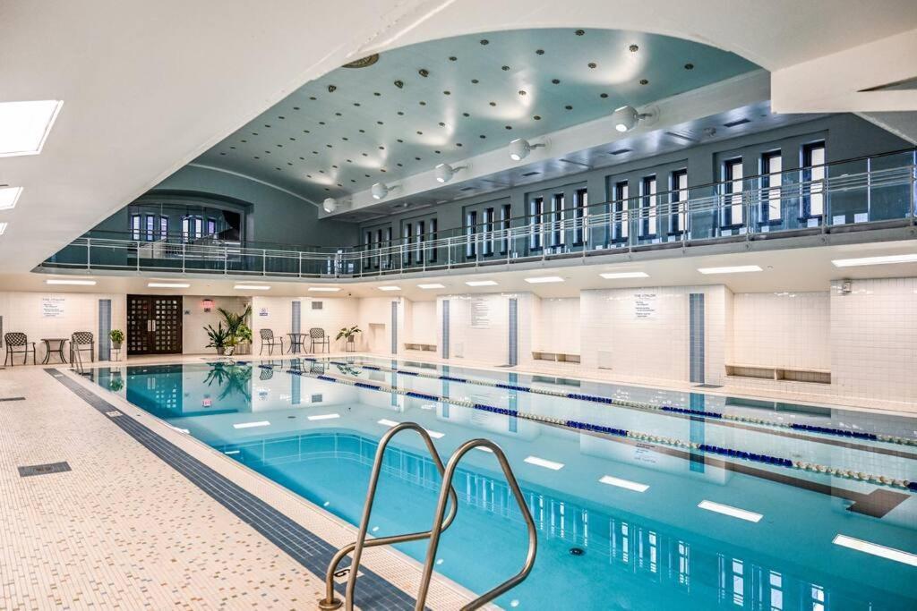 2Br Unit In The Heart Of Dt With View Of Playhouse Square, Pool & Gym Access- 305 Leilighet Cleveland Eksteriør bilde